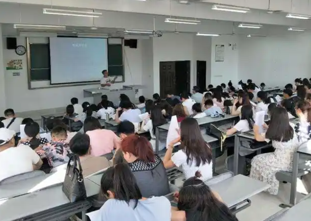 宝贵的时光用来刷题和追求高分部分学生放弃感兴趣却难度较高的课程