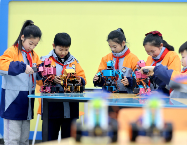 不同年龄段有不同的学习内容让学生们循序渐进学科技练本领 不同年龄段有不同的学习内容让学生们循序渐进学科技练本领