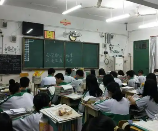 帮扶的同形式让优质AI教育资源跨越地域界限惠及每一名学生