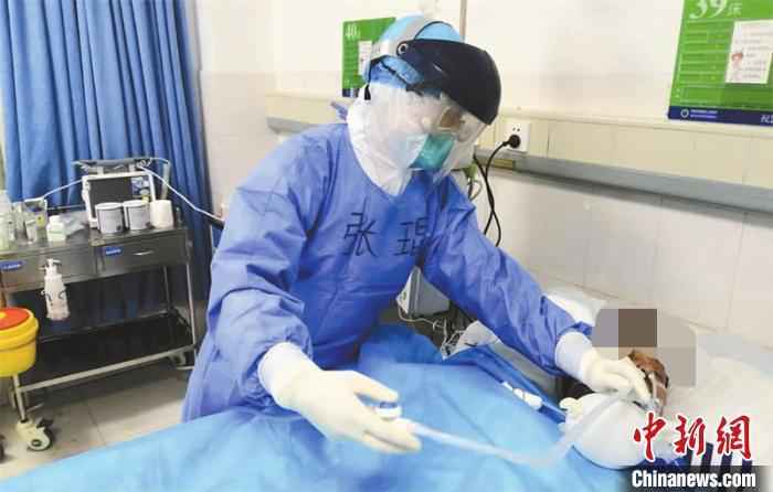  新冠肺炎ICU病房医生：生死时刻，和患者几乎口鼻相对