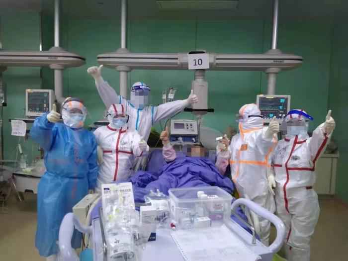  新冠肺炎ICU病房医生：生死时刻，和患者几乎口鼻相对