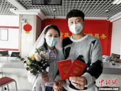 疫情下的婚姻登记处：结婚的少，离婚的更少
